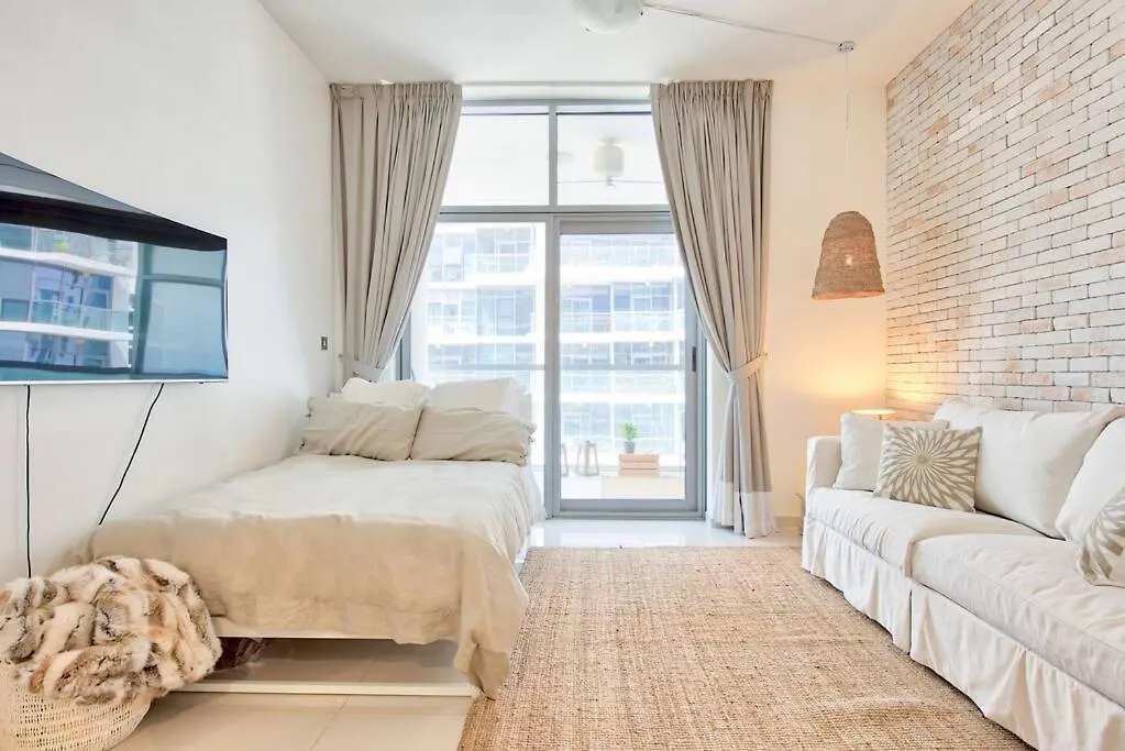 Super Chic Golf Apartment Dubai